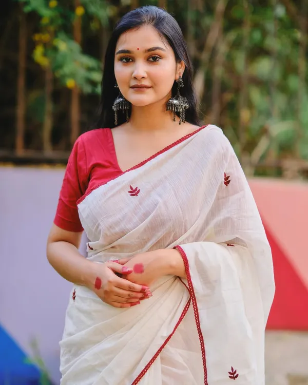 Soft_Bloom_linen_cotton_saree_|_Linen_Aura_Elegance