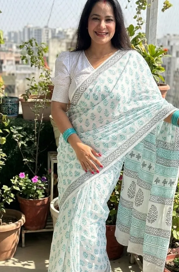 The_Royal_Drape_linen_saree_|_Premiume_saree_|_Classic_Wear_saree
