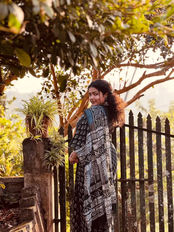 Soft_Bloom_linen_cotton_saree_|_Linen_Aura_Elegance
