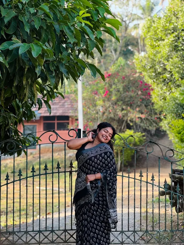 Soft_Bloom_linen_cotton_saree_|_Linen_Aura_Elegance