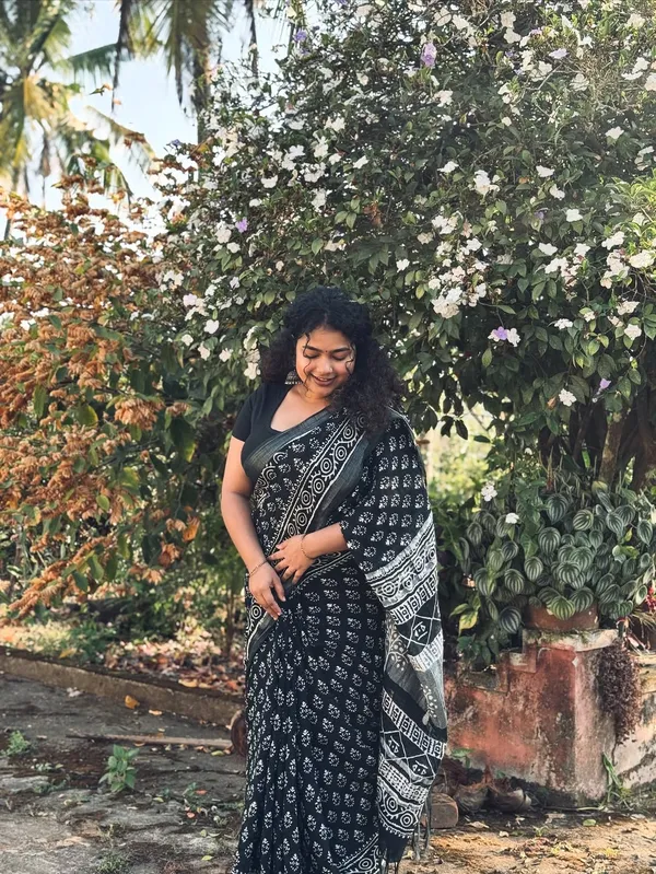 Soft_Bloom_linen_cotton_saree_|_Linen_Aura_Elegance
