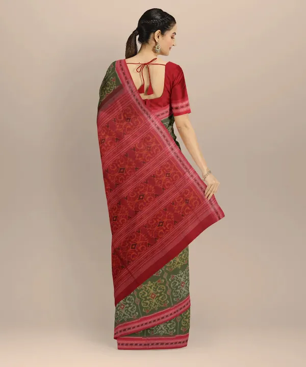 Luxury_Jacquard_Saree_with_Elegant_Border_Design