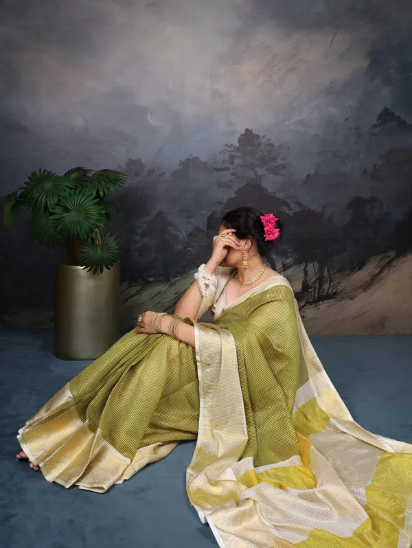 Yellow_Jacquard_Chex_Saree_For_Women