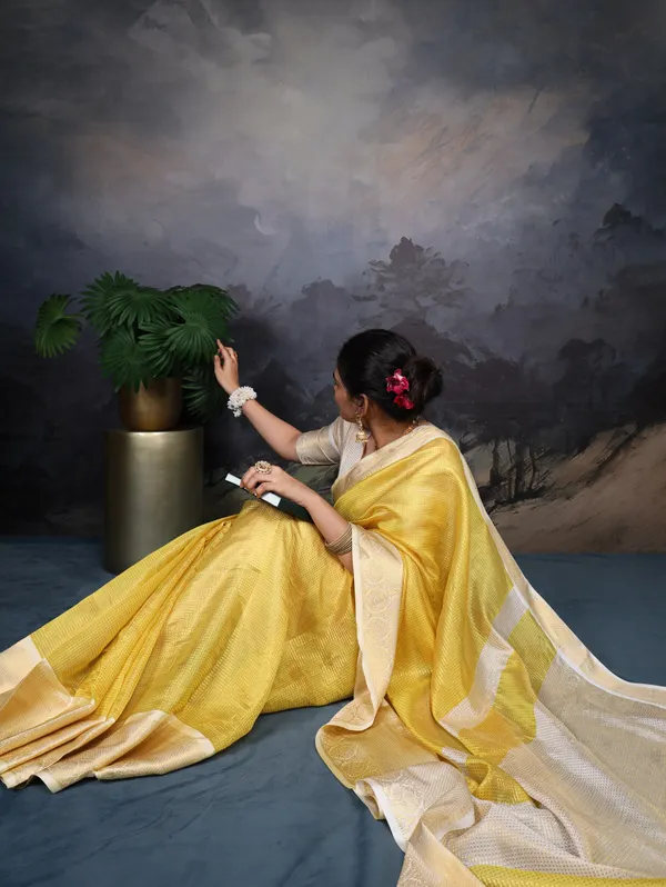 Yellow_Jacquard_Chex_Saree_For_Women