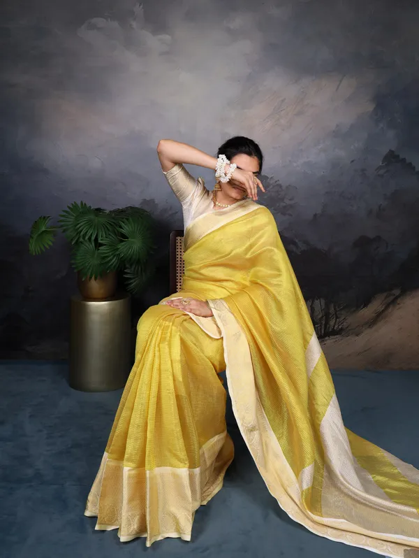 Yellow_Jacquard_Chex_Saree_For_Women