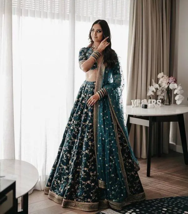 Beautiful_Velvet_Designer_Lehenga
