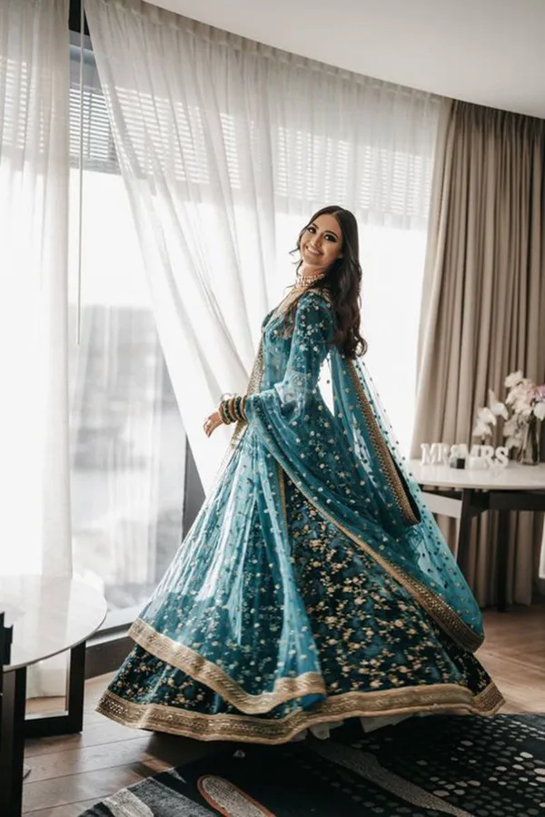 Beautiful_Velvet_Designer_Lehenga
