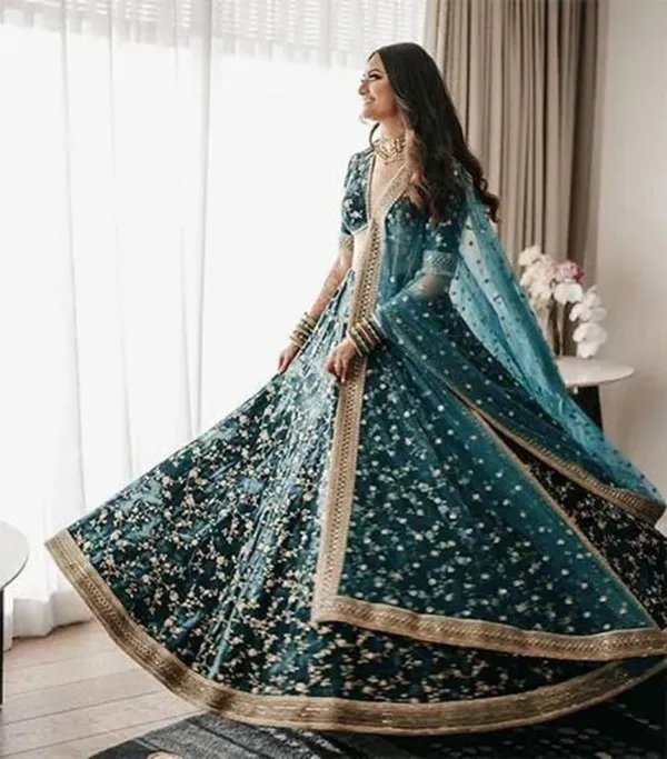 Beautiful_Velvet_Designer_Lehenga