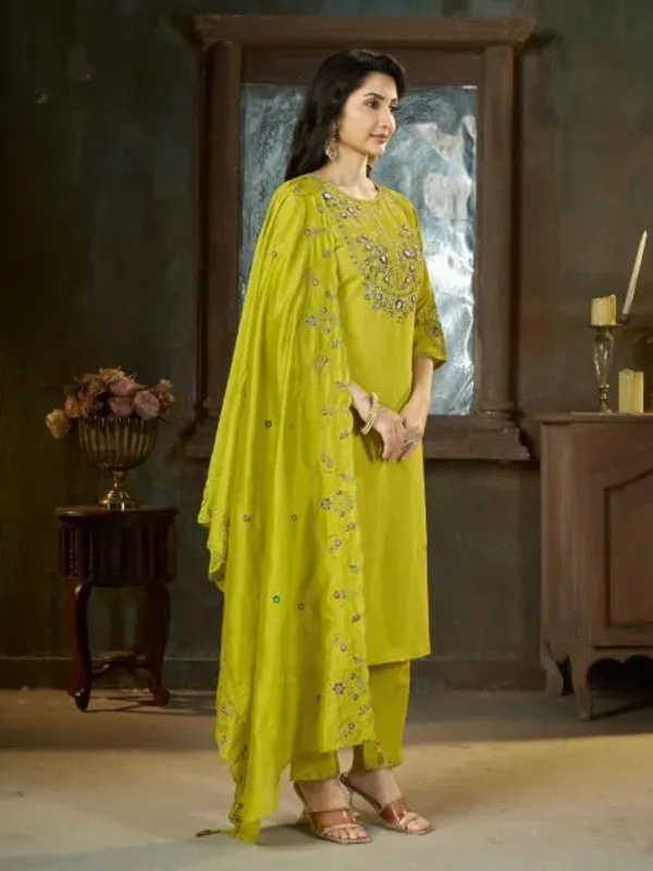 Alluring_Green__Pure_Mal_Chanderi_Anarkali_Set_with_Floral_Hand_Work_Detailing