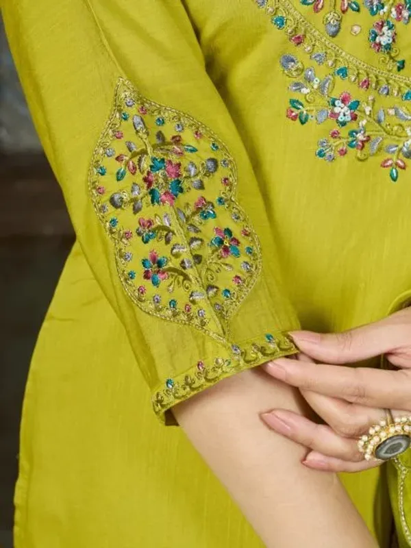 Alluring_Green__Pure_Mal_Chanderi_Anarkali_Set_with_Floral_Hand_Work_Detailing