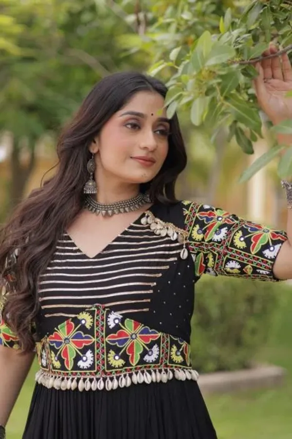 Black_Designer_Marina_Silk_Kurti_Pant_Set_with_Multi_Thread_Embroidery