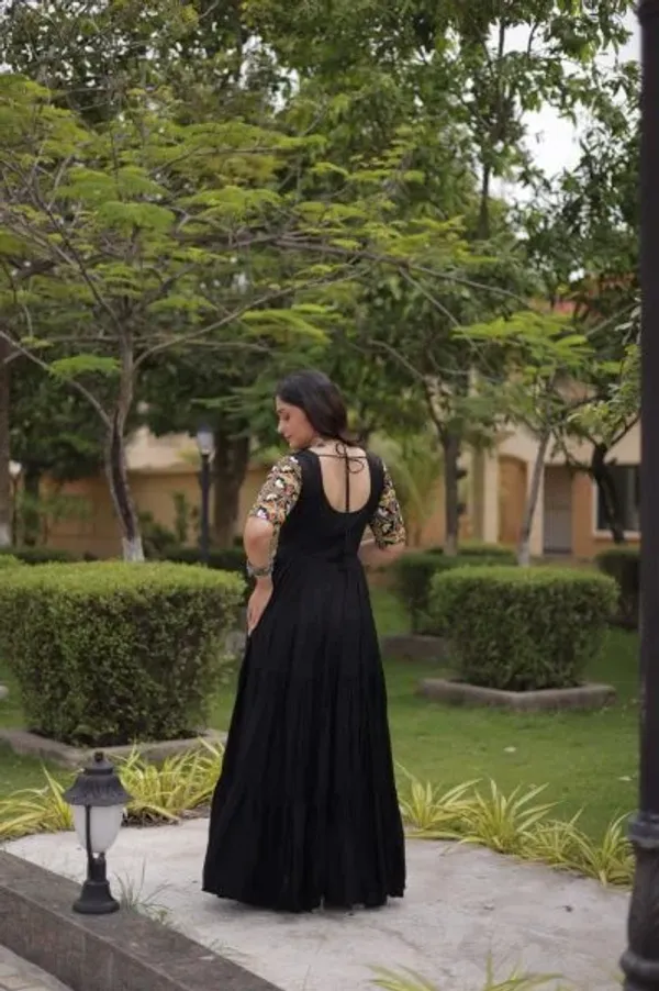 Black_Designer_Marina_Silk_Kurti_Pant_Set_with_Multi_Thread_Embroidery