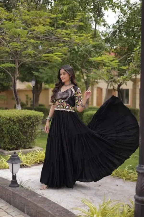 Black_Designer_Marina_Silk_Kurti_Pant_Set_with_Multi_Thread_Embroidery