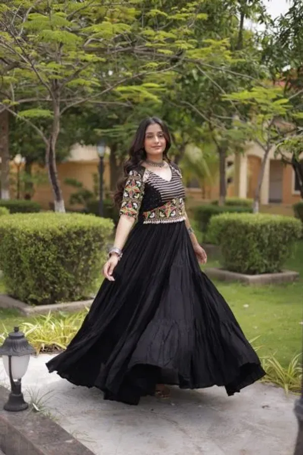 Black_Designer_Marina_Silk_Kurti_Pant_Set_with_Multi_Thread_Embroidery