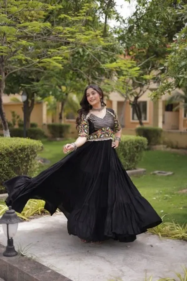 Black_Designer_Marina_Silk_Kurti_Pant_Set_with_Multi_Thread_Embroidery