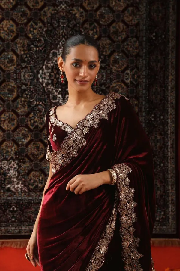 Velvet_Designer_Sequence_And_Jari_Thread_Worked_Saree