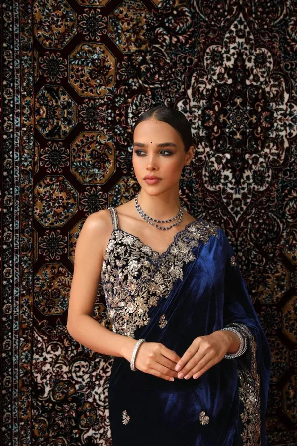 Velvet_Designer_Sequence_And_Jari_Thread_Worked_Saree