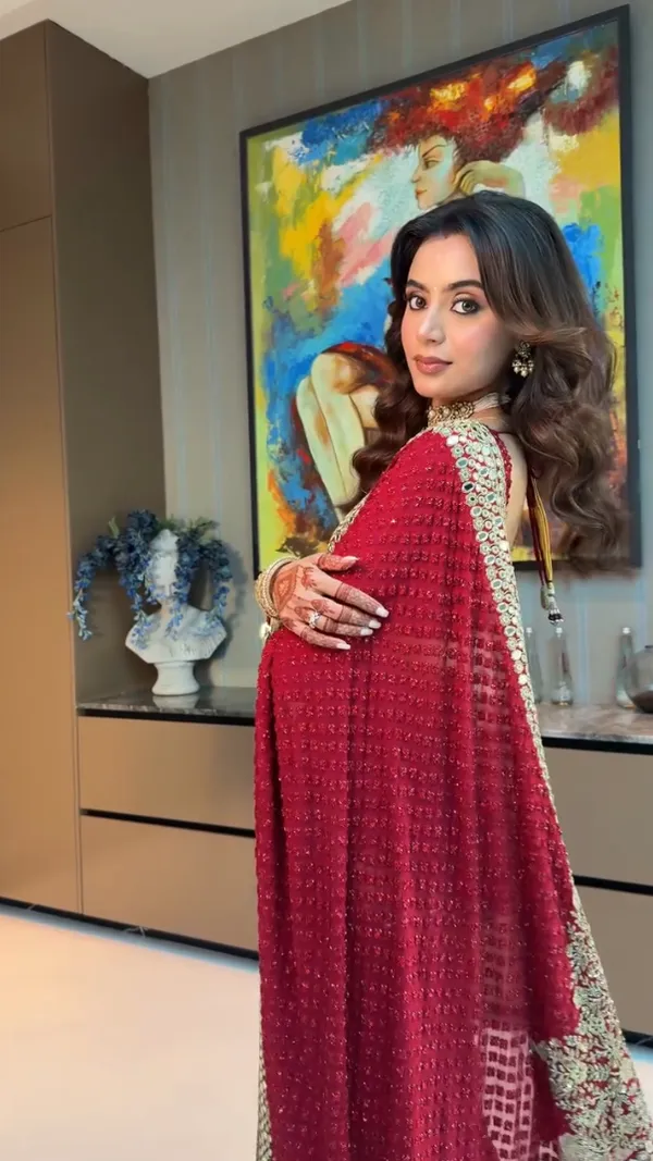 Georgette_Mirror_With_Embroidered_Beautiful_Saree