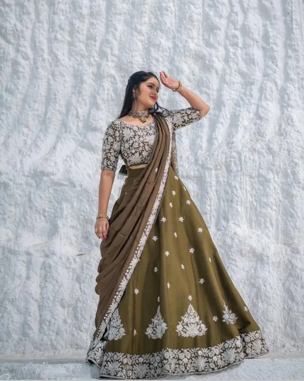 Designer_Embroidered_Mahendi_Lehenga