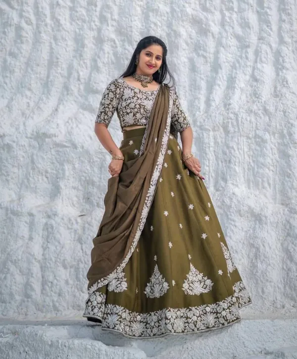 Designer_Embroidered_Mahendi_Lehenga