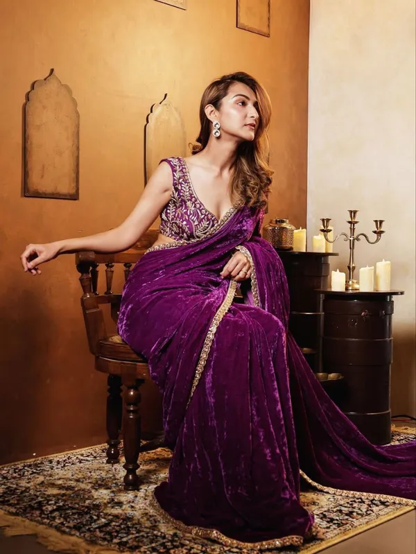 Heavy_Viscose_Velvet_Sequence_Party_Wear_Saree