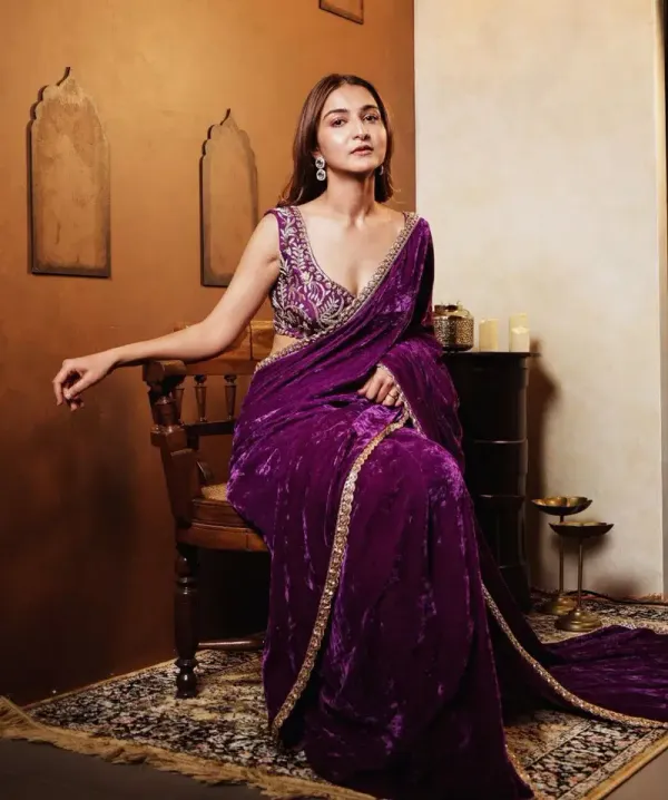 Heavy_Viscose_Velvet_Sequence_Party_Wear_Saree