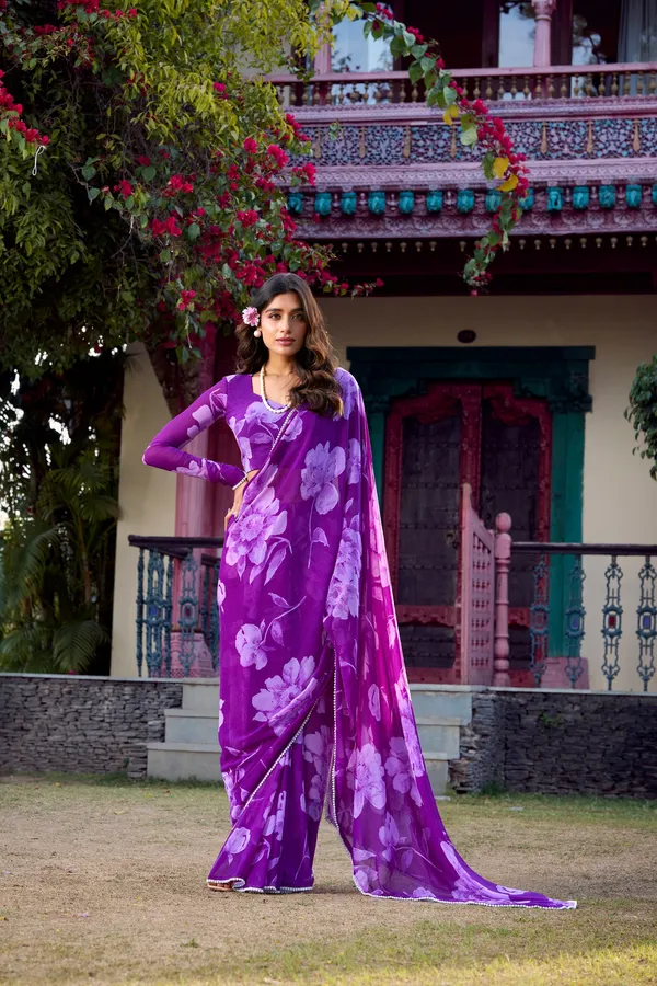 Delicate_blooms,_pearl_border_SAREE