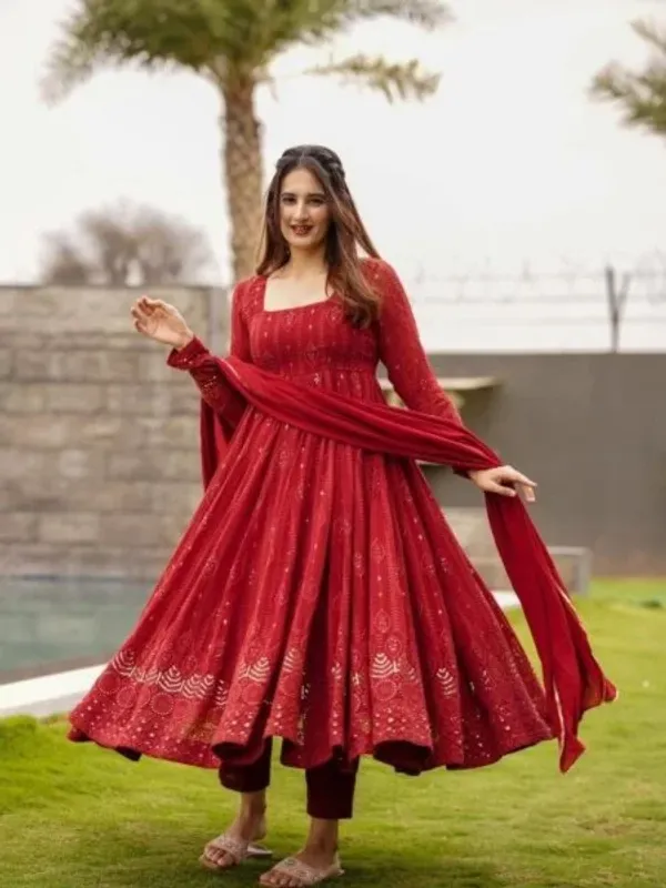 Georgette_Kurta_Pant_Dupatta_Set_with_Allover_Embroidery