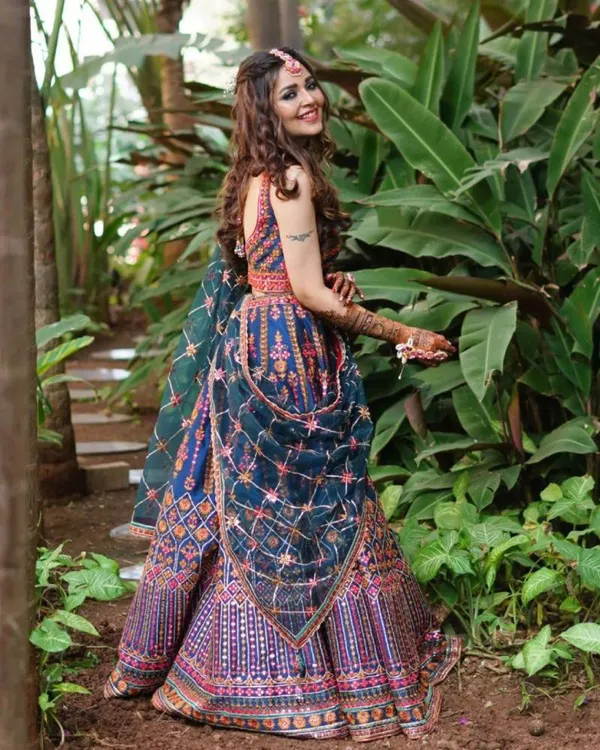Designer_Embroidered_Chinon_Lehenga