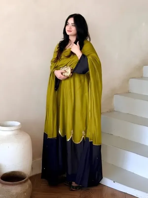 Mahendi_Green_Oversized_Satin_Rayon_Kaftan_with_Embroidered_Dupatta_