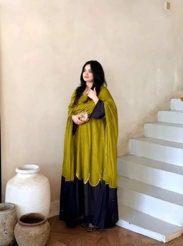 Mahendi_Green_Oversized_Satin_Rayon_Kaftan_with_Embroidered_Dupatta_