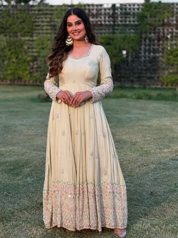 Georgette_Embroidery_Worked_Gown