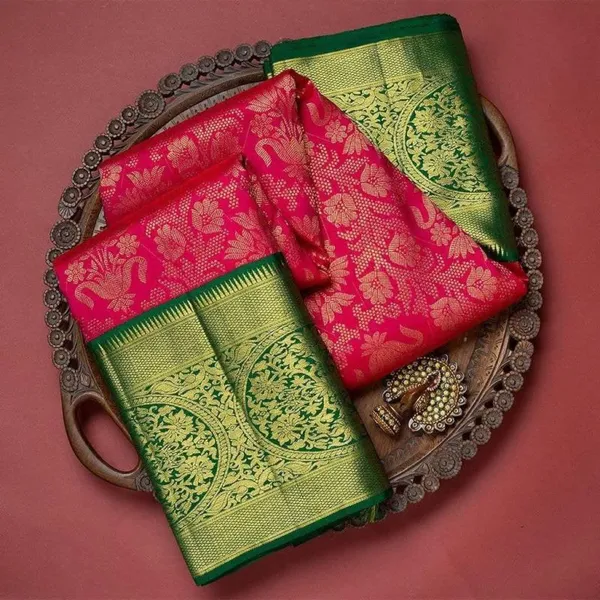 Lichi_Soft_Silk_Festival_Wear_Rich_Pallu_Saree