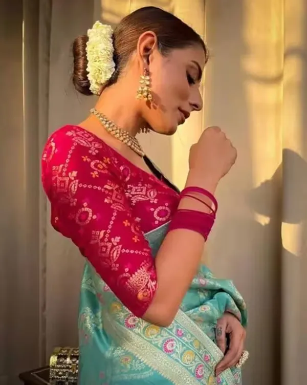 Lichi_Silk_Jacquard_Work_Saree