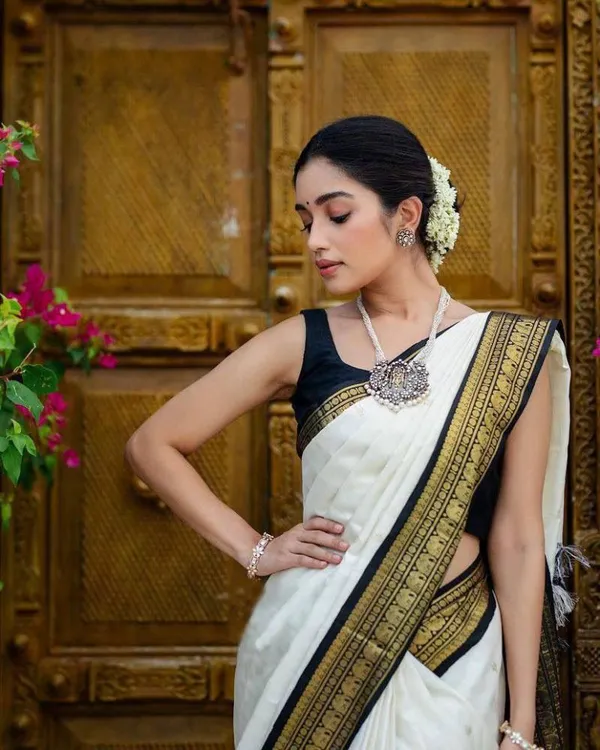 Lichi_Soft_Silk_Rich_Pallu_Jacquard_Work_Saree