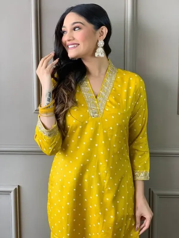 Stylish_Vichitra_Silk_Kurta_Pant_Set_with_Soft_Silk_Blend_Dupatta_for_Occasions