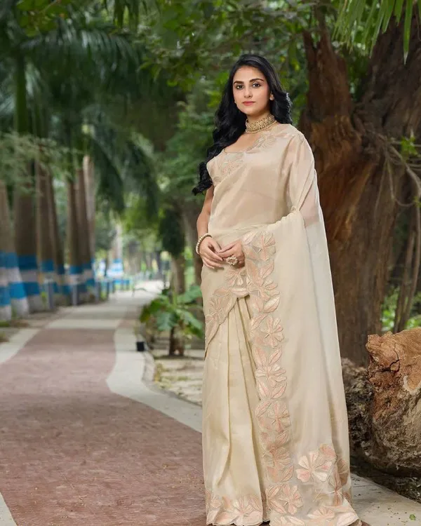 Organza_Silk_Embroidered_Festive_Wear_Saree