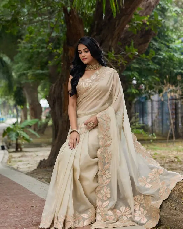 Organza_Silk_Embroidered_Festive_Wear_Saree