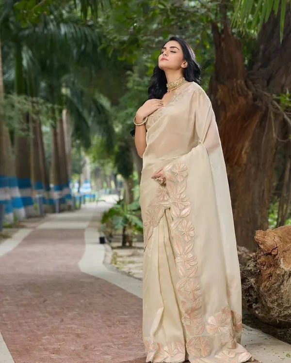 Organza_Silk_Embroidered_Festive_Wear_Saree