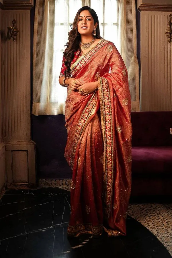 Banarasi_Crush_With_Embroidery_Work_Saree