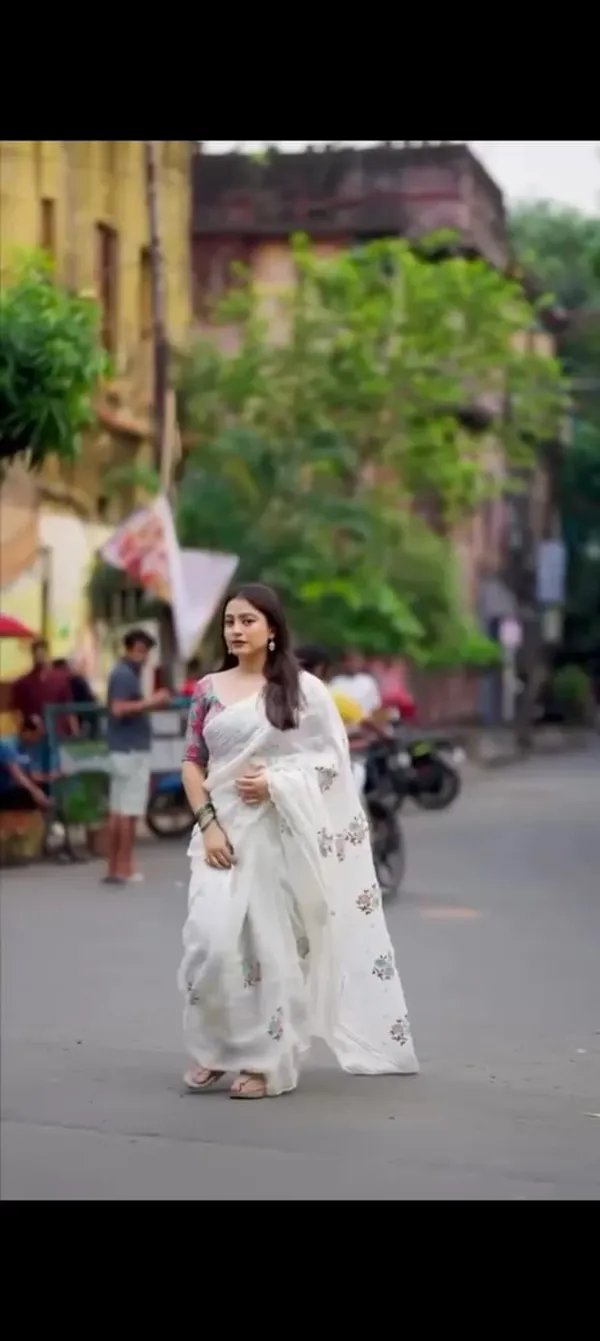 Crush_Organza_Self_Sequins_Weaving_Saree