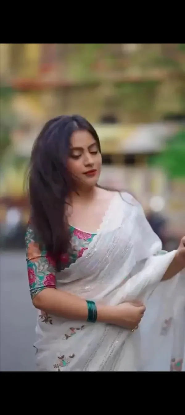 Crush_Organza_Self_Sequins_Weaving_Saree