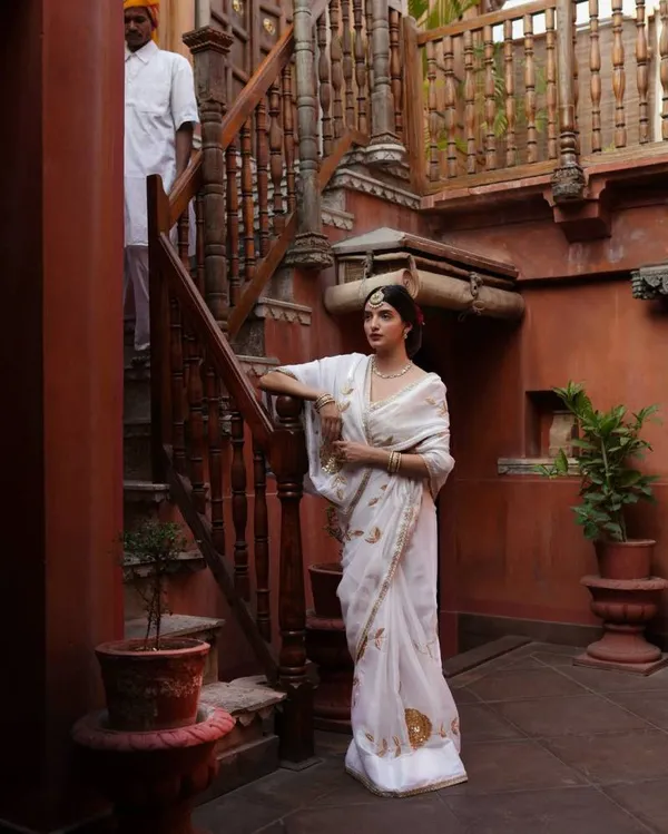 Designer_Georgette_Embroidered_Stylish_Sarees