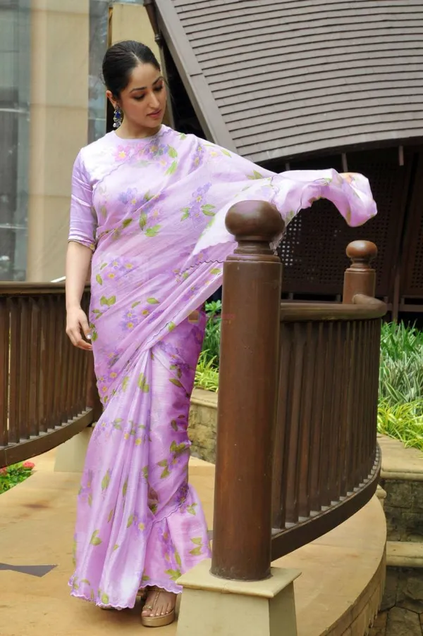 Yami_Gautam_Linen_Digital_Printed_Fancy_Saree