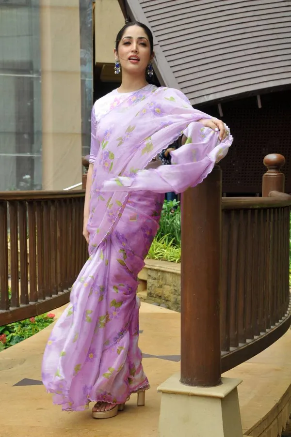 Yami_Gautam_Linen_Digital_Printed_Fancy_Saree