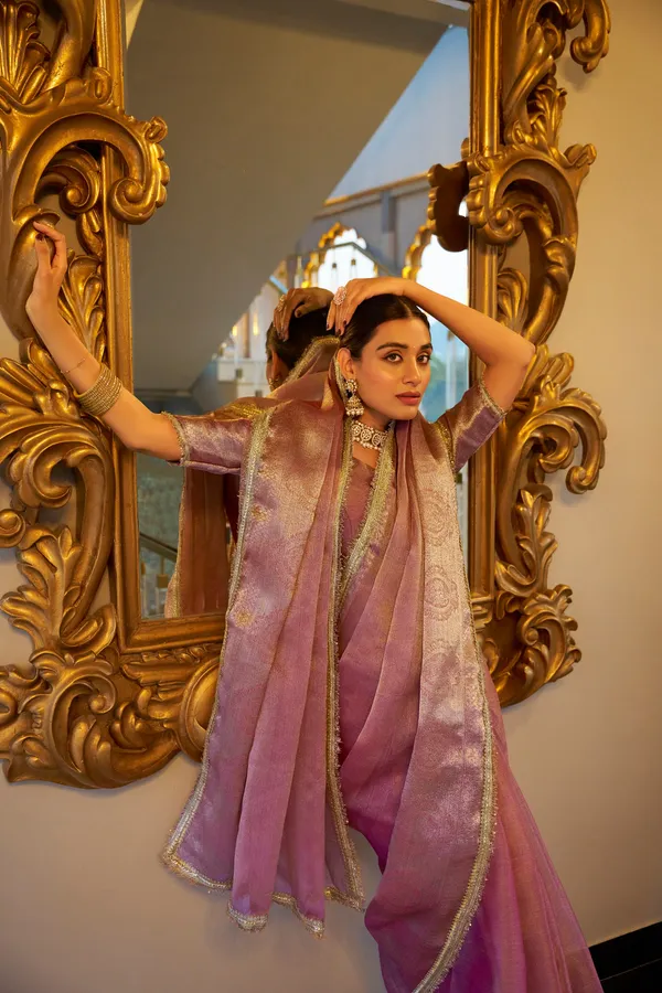 Shimmering_In_Zari_And_Sequins_Saree