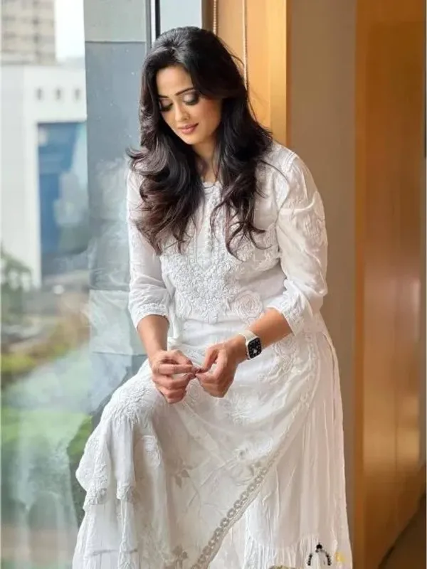 white_chikankari_kurta_set