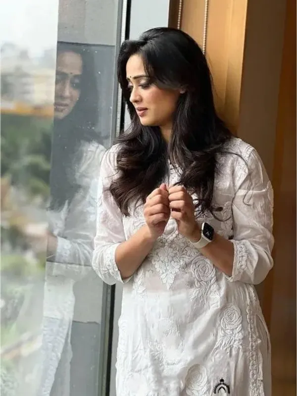 white_chikankari_kurta_set