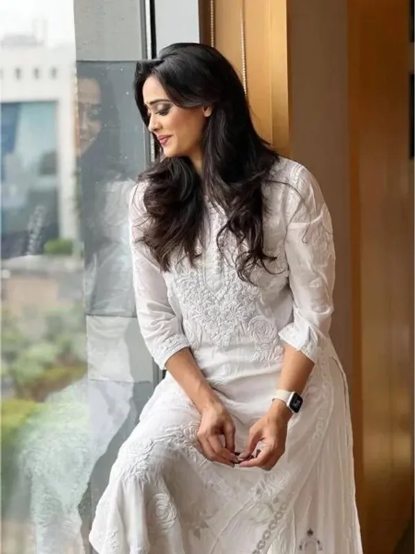 white_chikankari_kurta_set