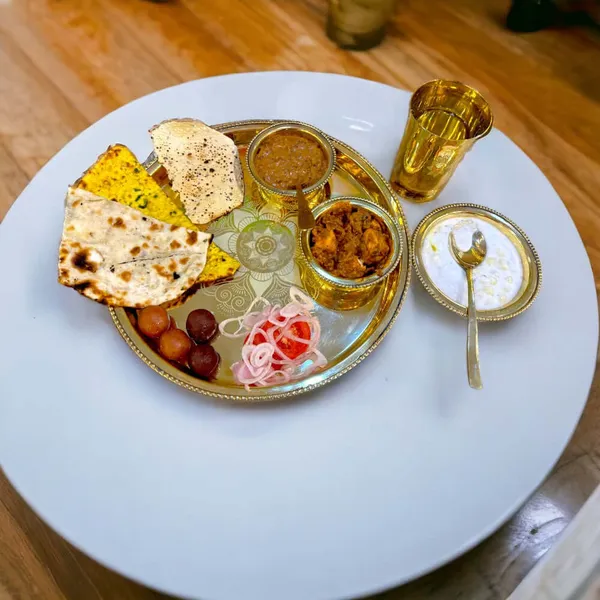 6_Items_Brass_Thali_Set_1_Thali_2_Bowls_1_Dessert_Plate_1_Glass_And_1_Spoon_Dinner_Set_(Gold)